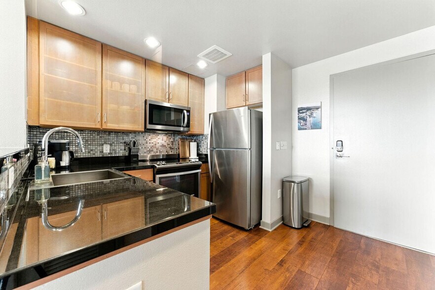 Building Photo - 355 Berry St