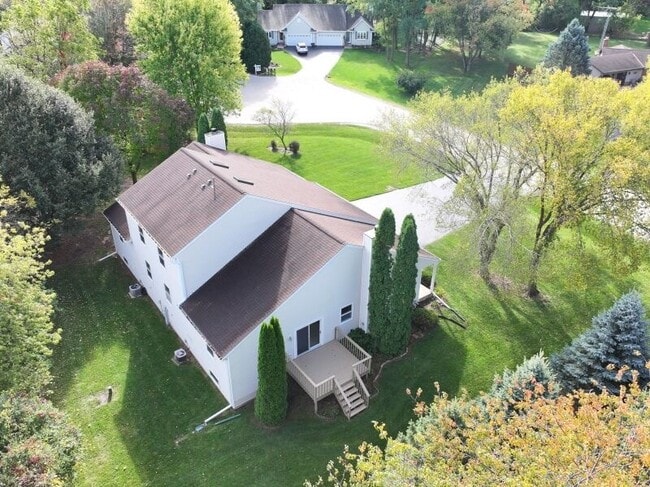 Building Photo - 1335 Jensen Ct