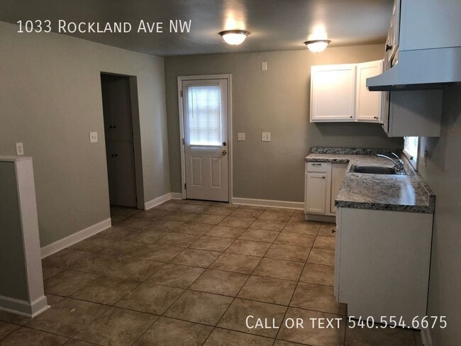 Building Photo - 1033 Rockland Ave NW