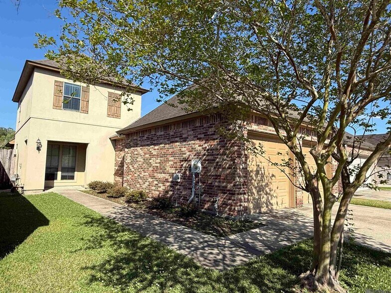 Building Photo - 8017 Seville Ct