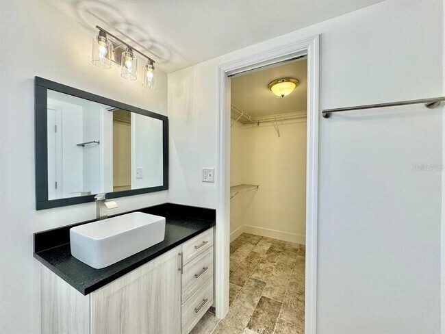 Building Photo - 2703 Westhigh Ave