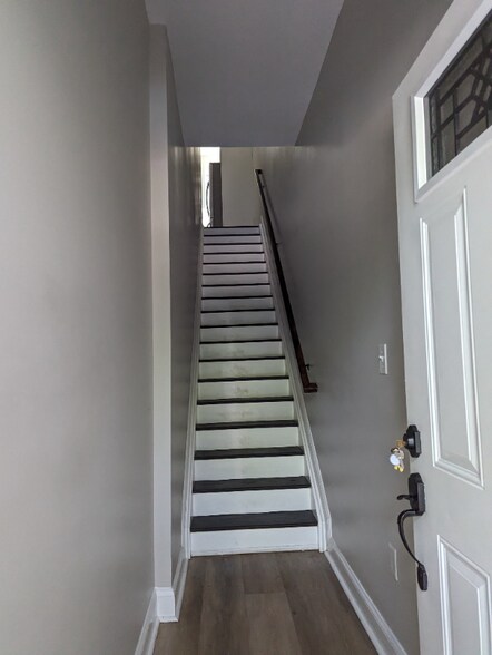 Building Photo - 1507 Edmondson Ave