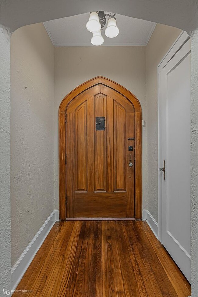 Building Photo - Mins. to BAFB, LSUS and Oshsner Med. Center......