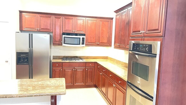 Building Photo - BEAUTIFUL 2,327 SQ FT, 3 BDRM, 2.5 BTHRM, 2 CAR GARAGE, LOCATED NEAR SCHOOLS, SHOPPING, HOSPITAL ...