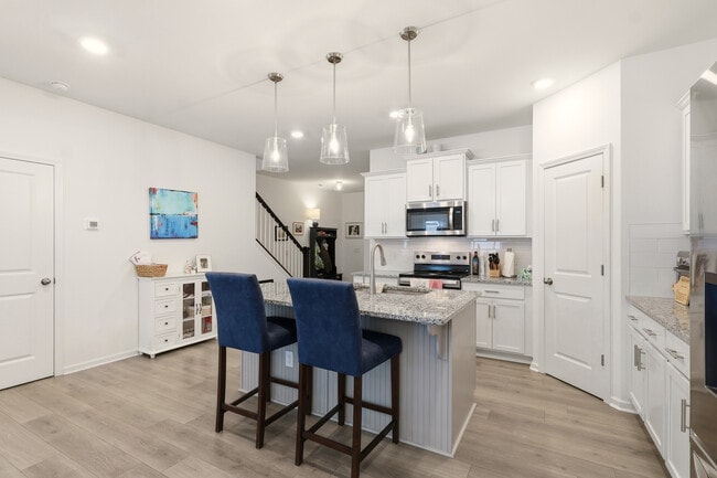 Building Photo - 17 Saltford Ln