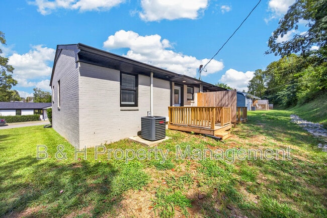 Building Photo - 206 Boatman St