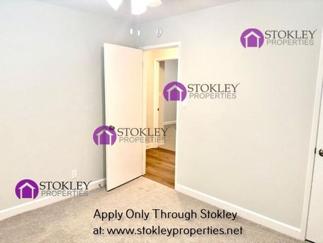 Building Photo - 1875 Queens Rd