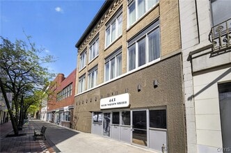 Building Photo - 443 S Warren St