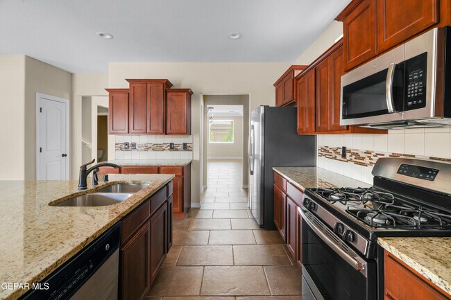 Building Photo - 14940 Tim Hardaway