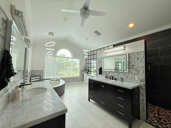 Building Photo - 2929 Wilderness Blvd W