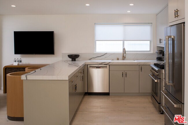 Building Photo - 8917 Cynthia St