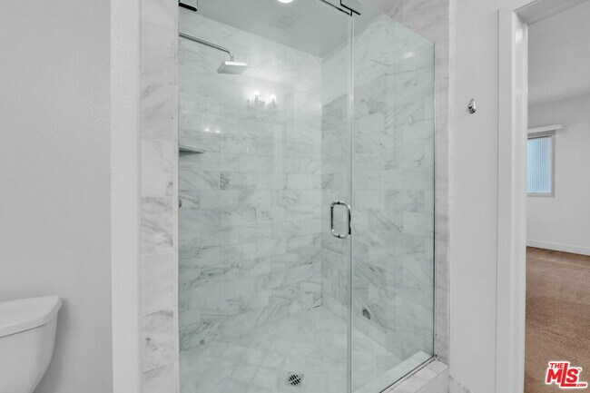 Building Photo - 4211 Redwood Ave