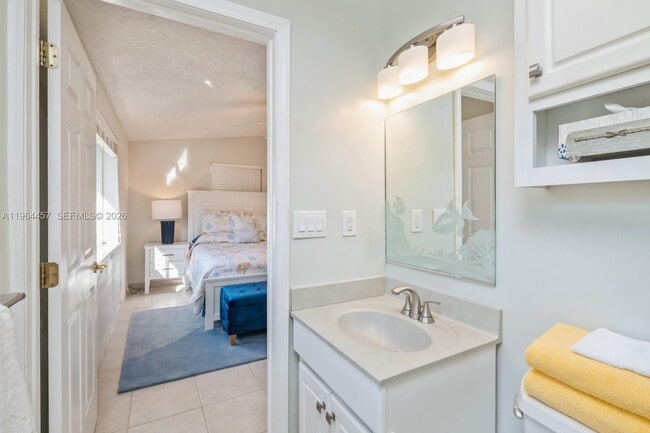 Building Photo - 133 E Silver Palm Ave