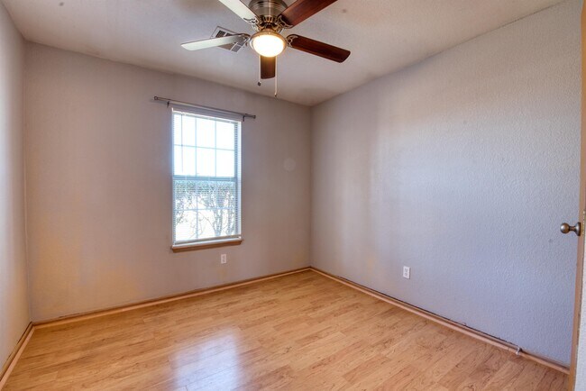 Building Photo - 1220 Eastridge Dr