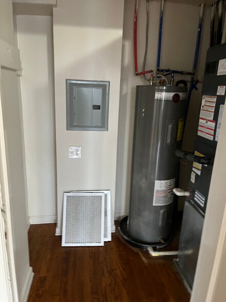 Building Photo - 1 W 28th St