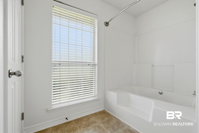 Building Photo - 9841 Watkins Dr