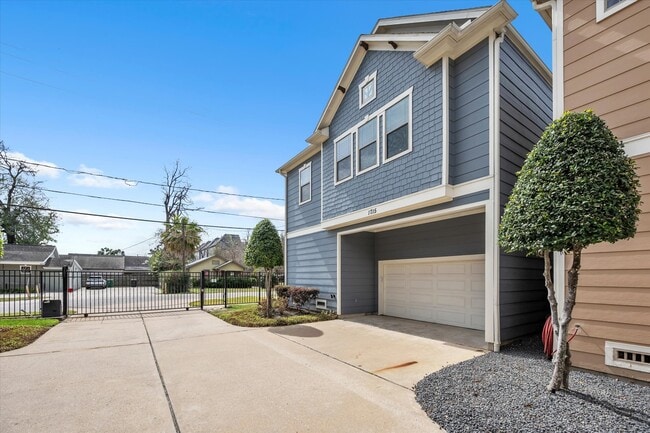 Building Photo - 1715 W 24th St