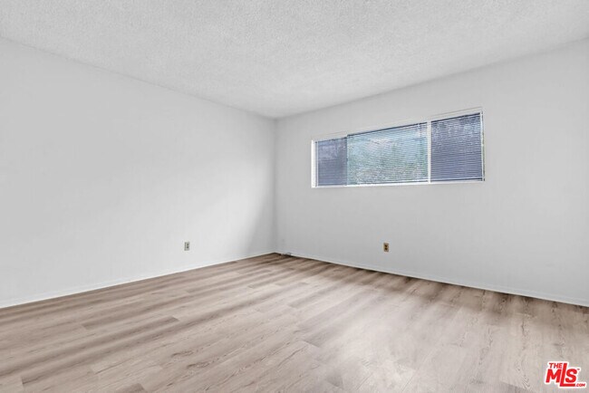 Building Photo - 732 Lorraine Blvd