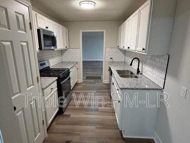 Building Photo - 8010 Westwood Ave