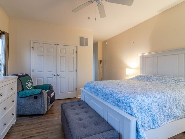 Building Photo - YEAR-ROUND - UNFURNISHED - CONDO  - WOODS ...