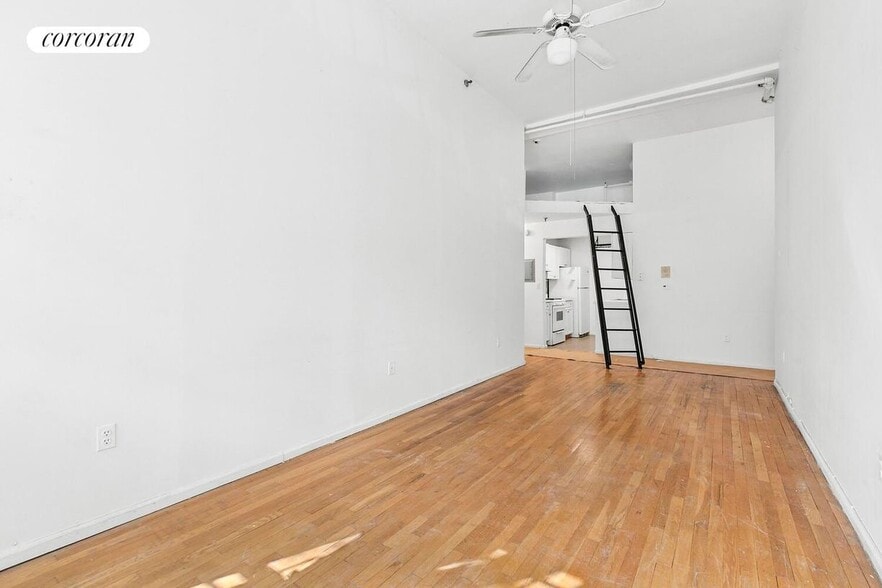 Building Photo - 373 Pacific St