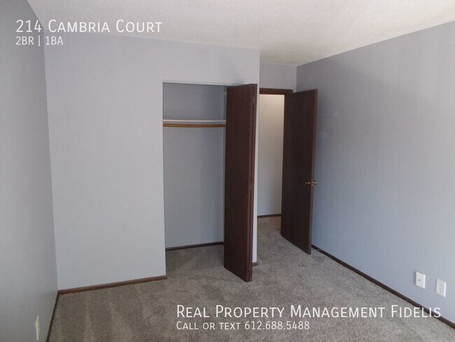 Building Photo - 2 Bedroom, 1 Bathroom Townhome in Woodbury