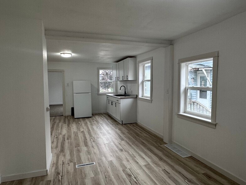 Building Photo - 1016 4th Ave