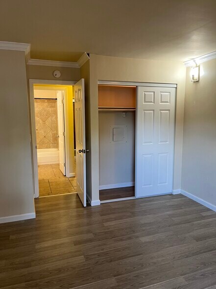 Building Photo - 4081 Clayton Rd