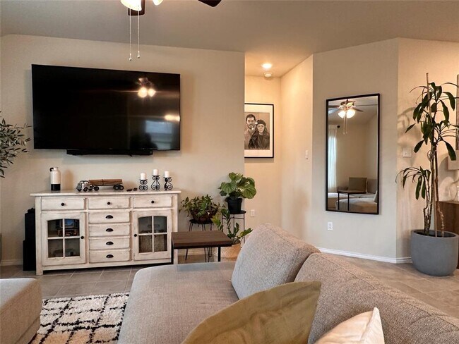 Building Photo - 216 Midas Ln
