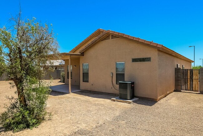 Building Photo - 82 6th Ave W