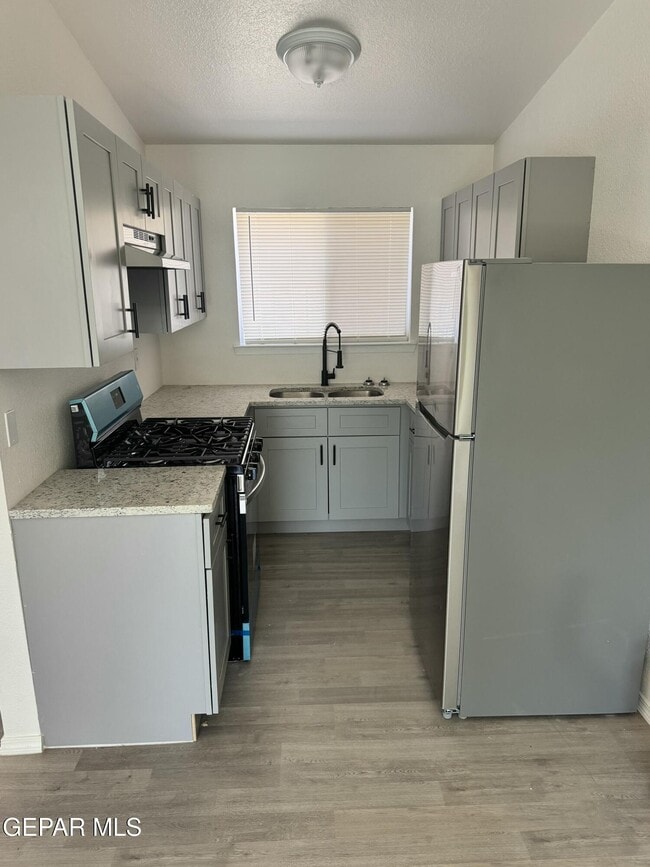 Building Photo - 868 Barandal Dr
