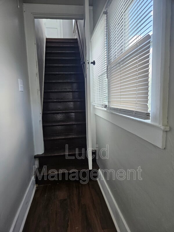 Building Photo - 1210 Longfield Ave