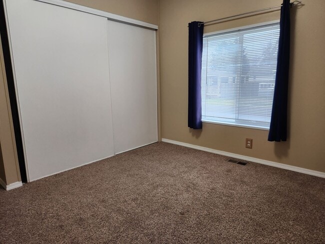 Building Photo - 1625 Main St