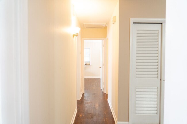 Building Photo - 114 Stratford Ct