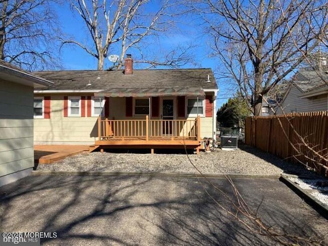 Building Photo - 60 Edwards Rd