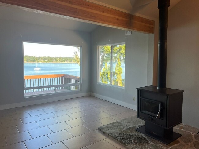 Building Photo - Beachfront Cabin on Henderson Inlet
