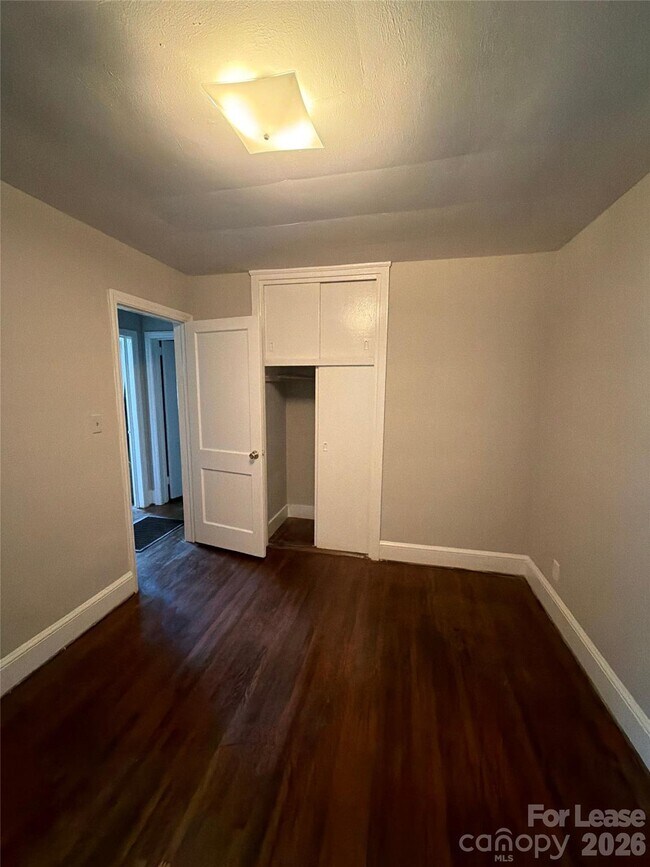 Building Photo - 3526 Eastway Dr