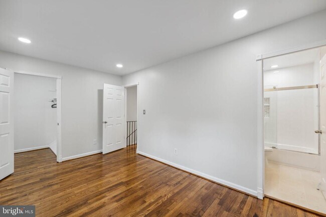 Building Photo - 6008 Waterbury Ct
