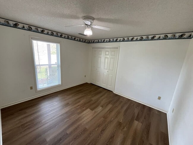 Building Photo - Gorgeous 3/2 Brick Home in Marianna with Bonus Room, Shed, and Fenced Back Yard!