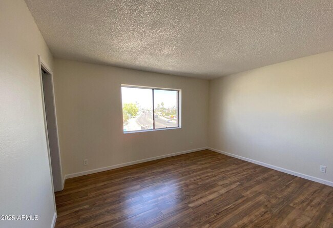 Building Photo - 11666 N 28th Dr