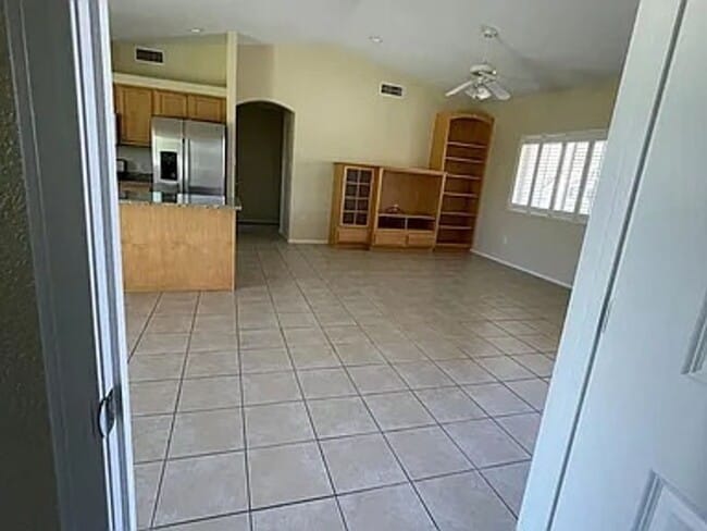 Building Photo - Beautiful Estrella Home