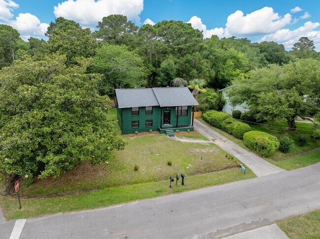 Building Photo - 1411 Westway Dr