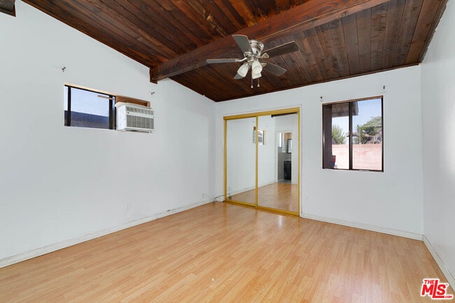 Building Photo - 5633 Cedarglen Dr