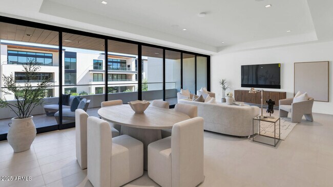 Building Photo - 6587 N Palmeraie Blvd