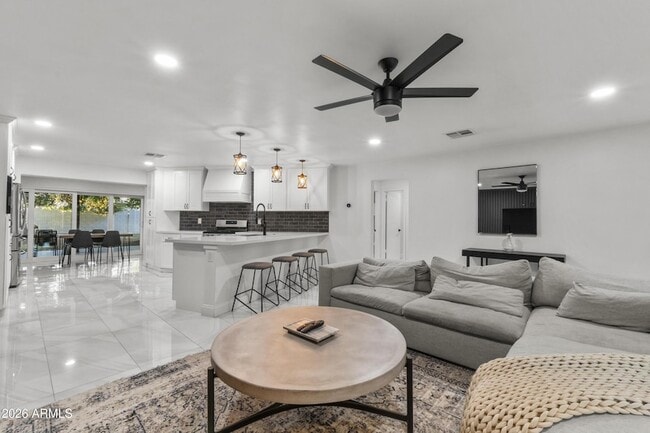 Building Photo - 3938 E Cheery Lynn Rd