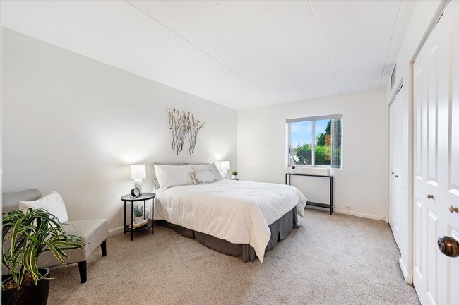 Building Photo - 100 W Butterfield Rd