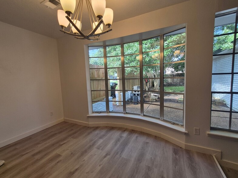 Building Photo - 10603 Hillcroft Ave