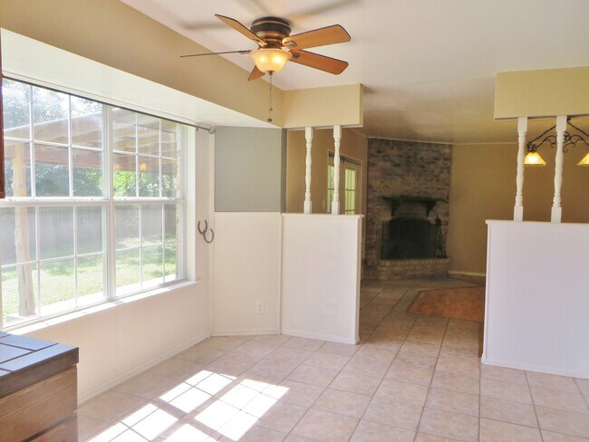 Building Photo - 3 Bedroom 2 Bathroom Georgetown Home