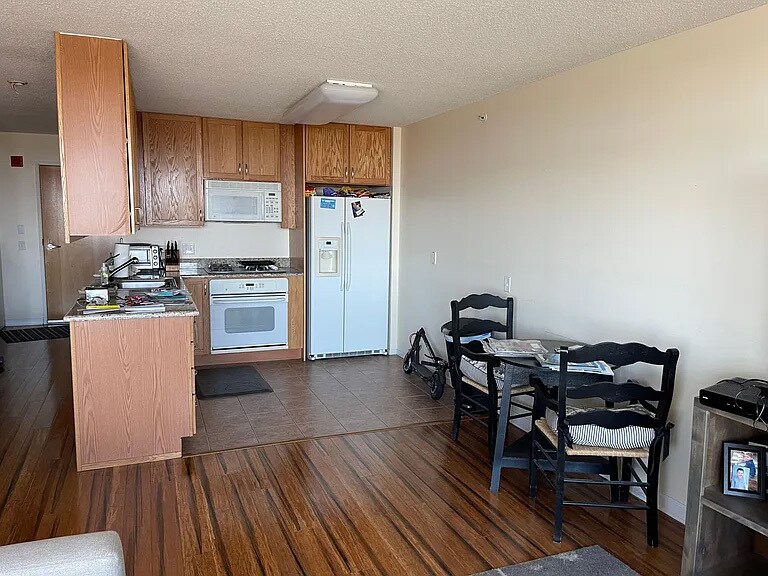 Building Photo - 9655 Woods Dr