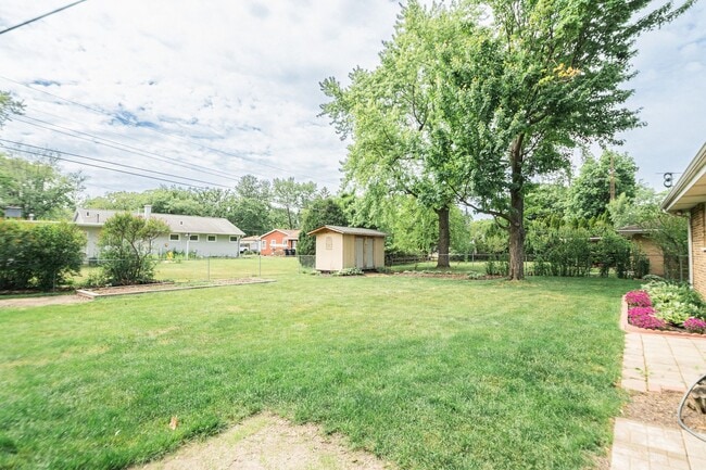 Building Photo - 3 bed 2 bath Ranch in Hobart